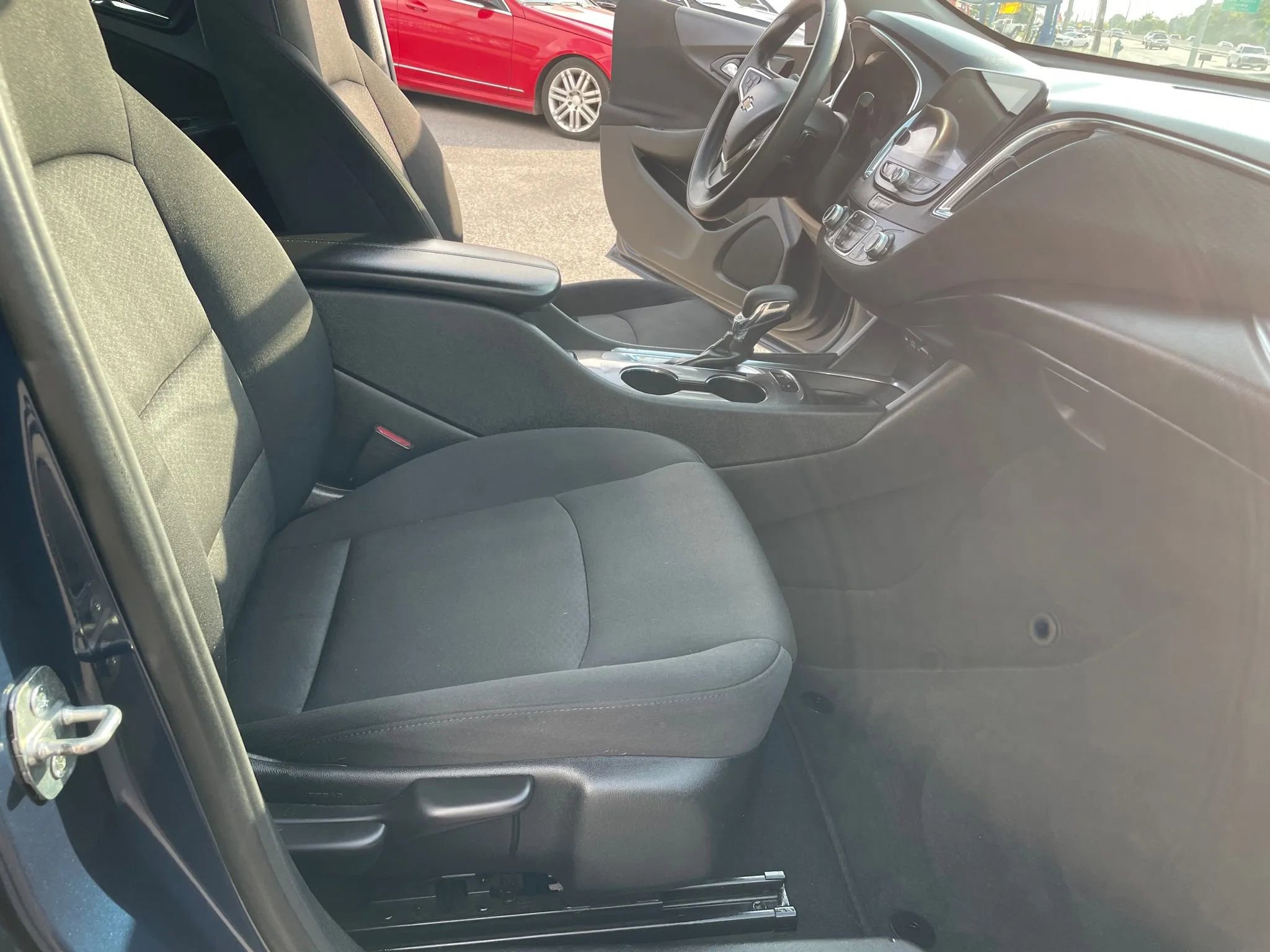Used 2021 Chevrolet Malibu LT image 12