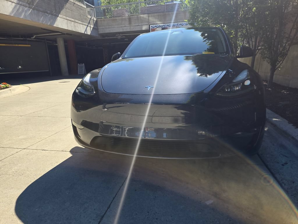 Used 2024 Tesla Model Y Long Range AWD/4WD image 2