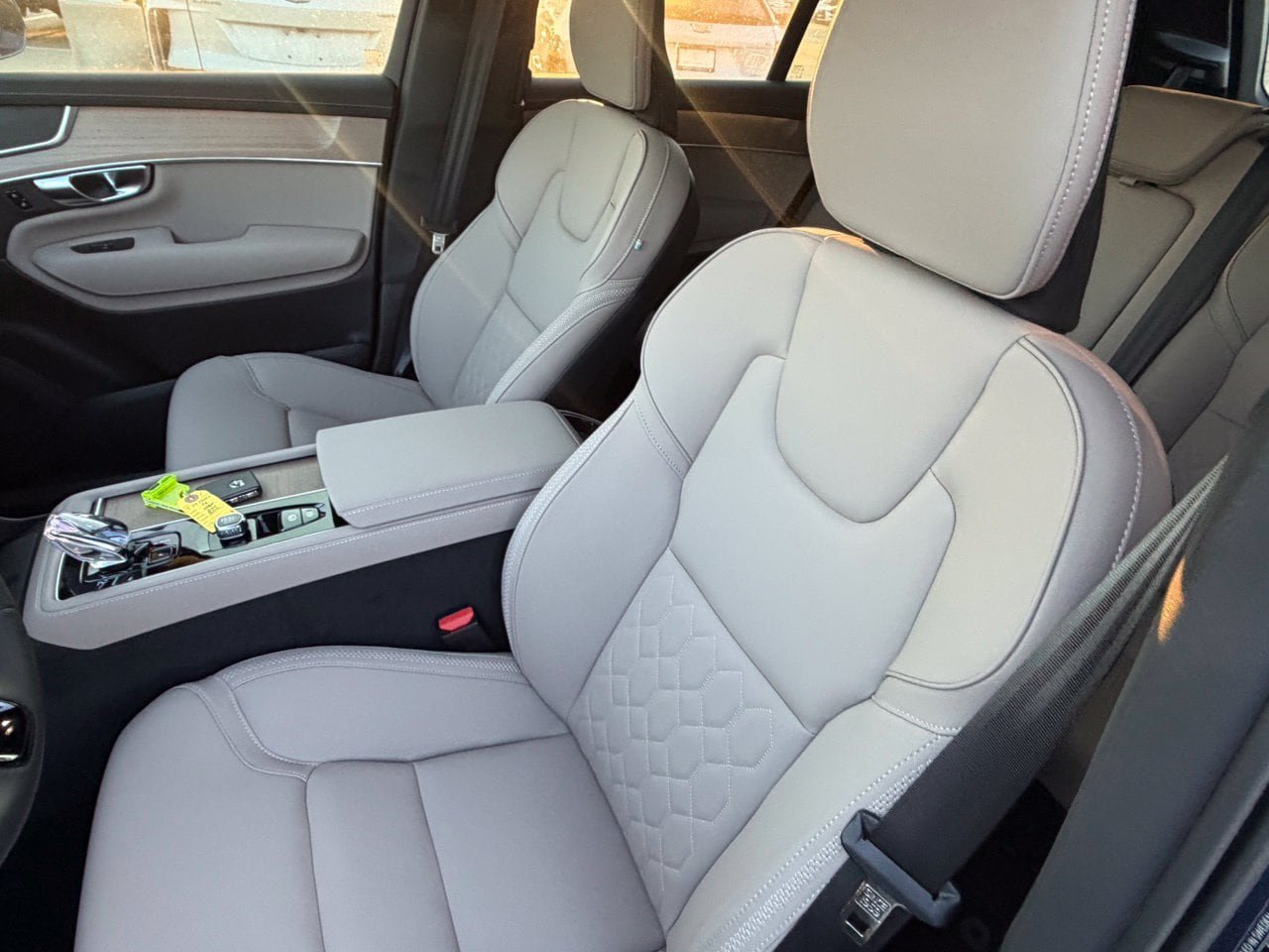 New 2026 Volvo XC90 B5 Plus w/ Protection Package Premier AWD/4WD image 19