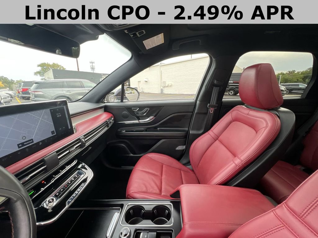 Used 2025 Lincoln Corsair Reserve w/ Rear Removable Package Tray image 11