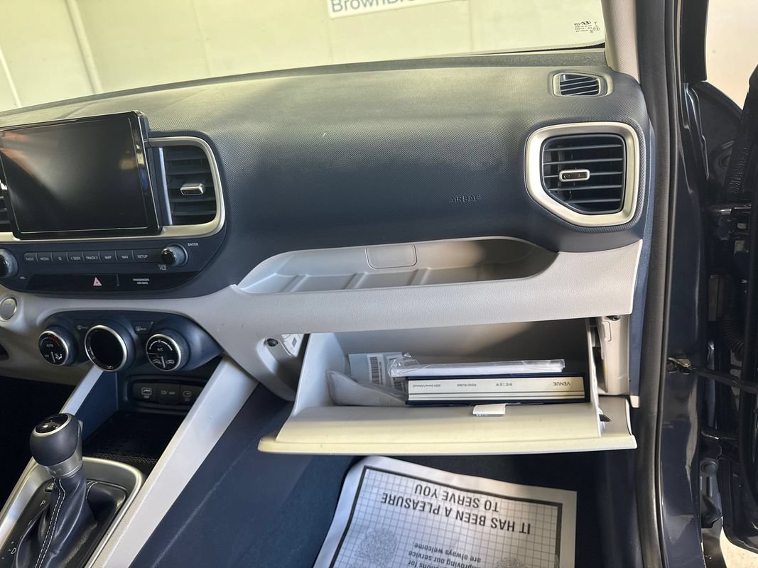 Used 2024 Hyundai Venue Limited FWD image 35