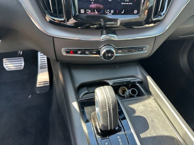Used 2022 Volvo XC60 T8 R-Design w/ Advanced Package image 26