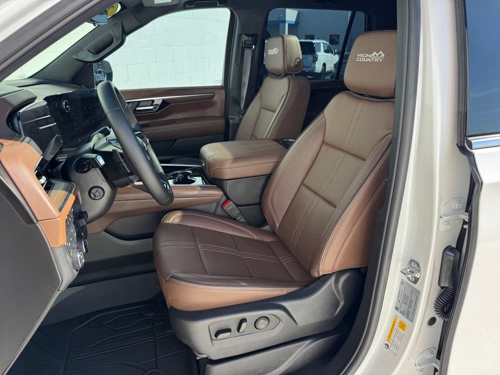 Used 2025 Chevrolet Tahoe High Country AWD/4WD image 18