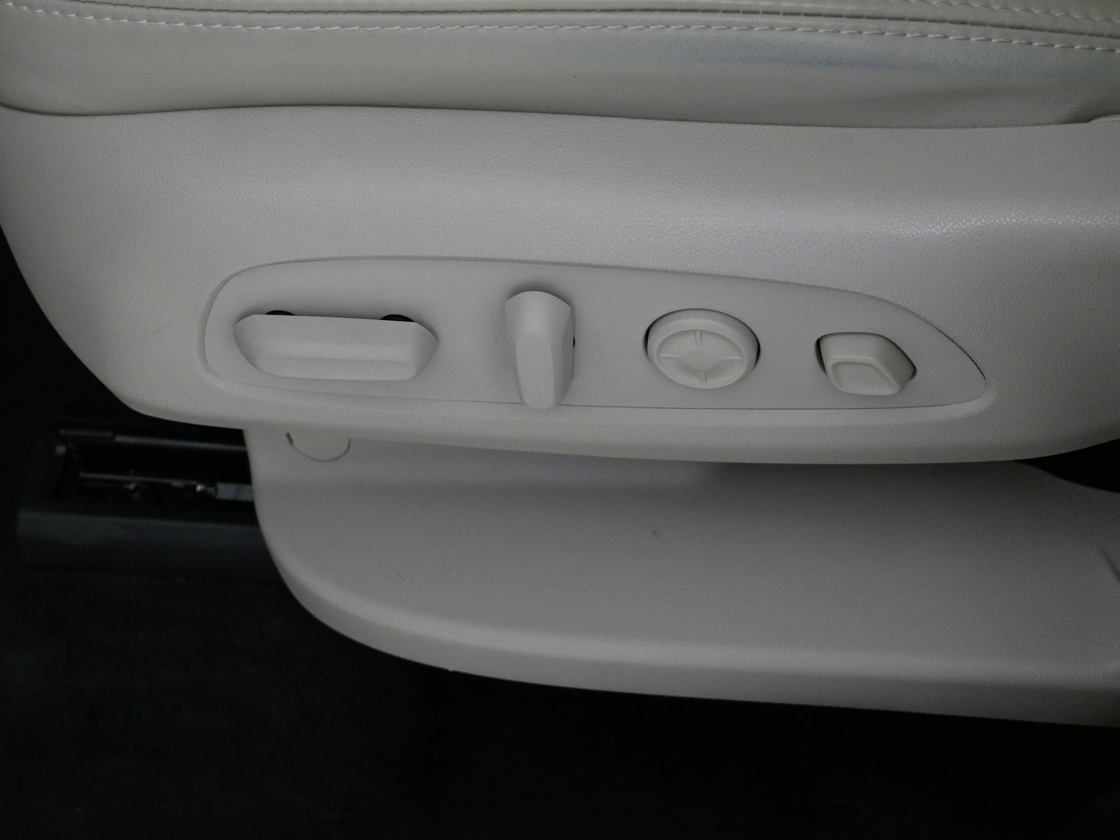 Certified 2020 Buick Enclave Premium w/ Sun and Sites Package image 20