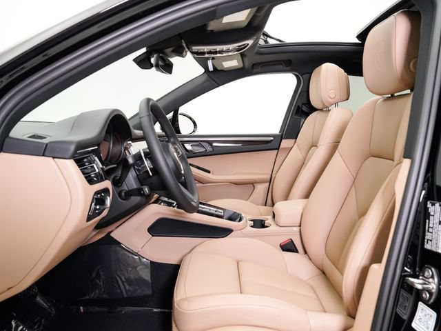Certified 2026 Porsche Macan AWD/4WD image 6