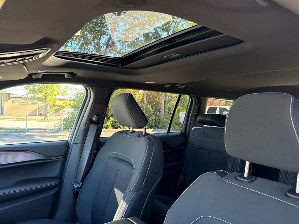 New 2025 Jeep Grand Cherokee L Laredo w/ Luxury Tech Group I image 39