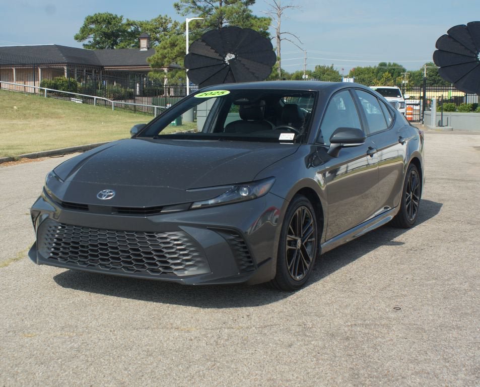 Used 2025 Toyota Camry SE FWD image 23
