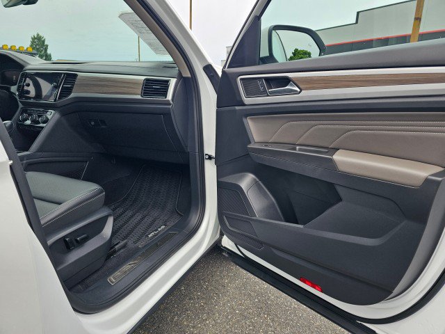 Used 2023 Volkswagen Atlas SEL AWD/4WD image 12