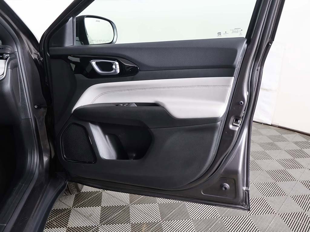 Used 2023 Jeep Compass Limited image 24