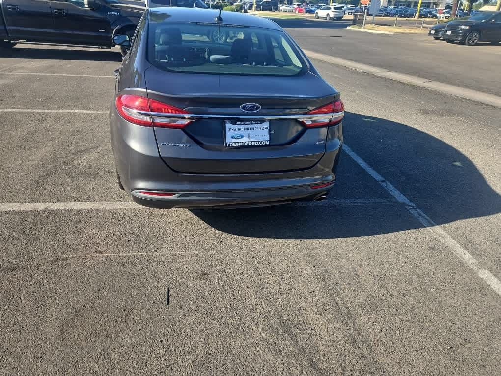 Used 2017 Ford Fusion SE FWD image 6