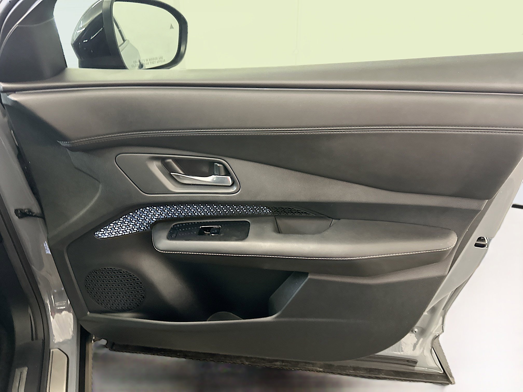 Used 2023 Nissan Ariya AWD image 35