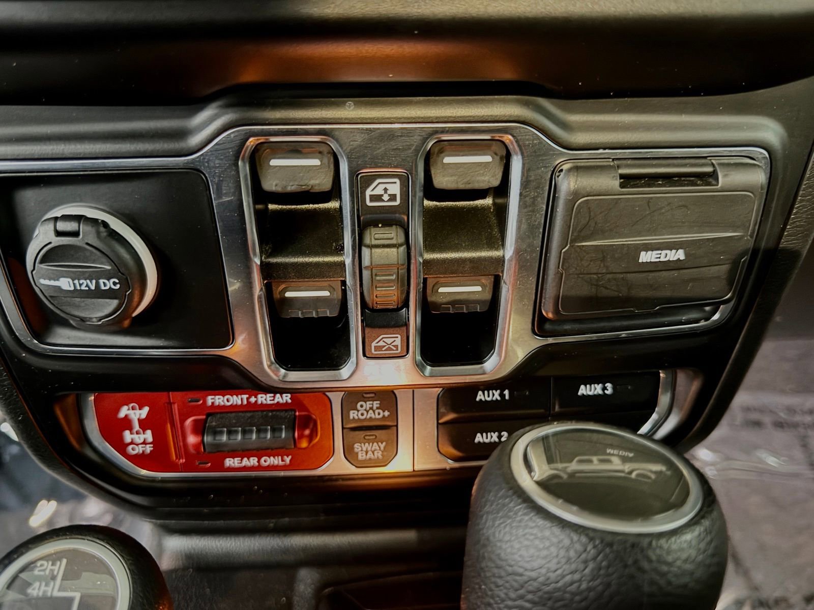 Used 2022 Jeep Gladiator Rubicon w/ Trailer Tow Package AWD/4WD image 30