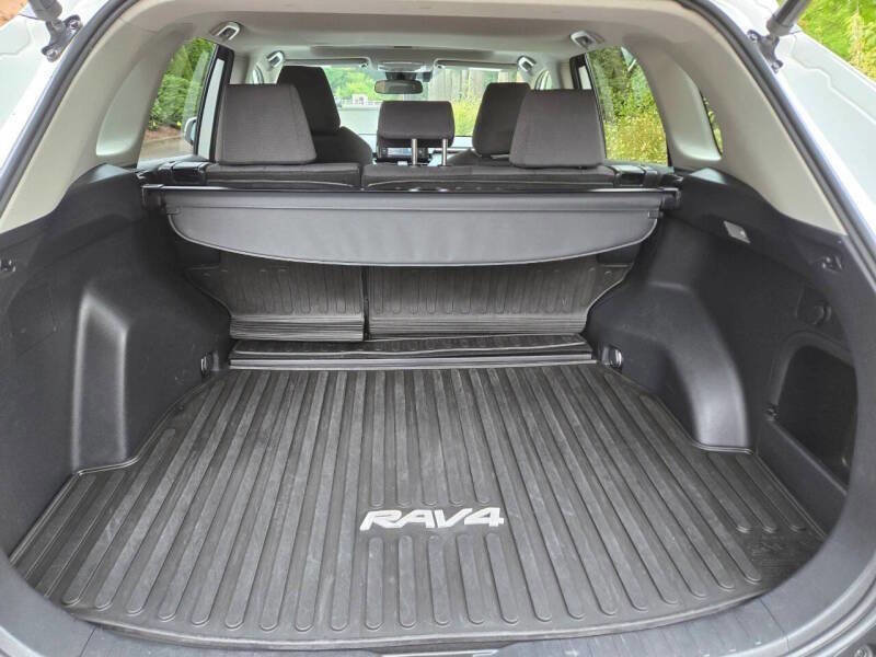 Used 2020 Toyota RAV4 XLE w/ Convenience Package image 17