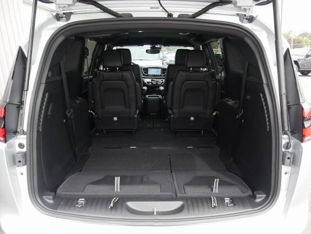New 2026 Chrysler Pacifica Select AWD/4WD image 11