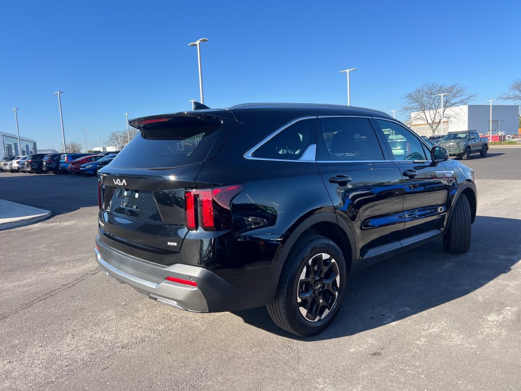 Certified 2025 Kia Sorento S AWD/4WD image 4