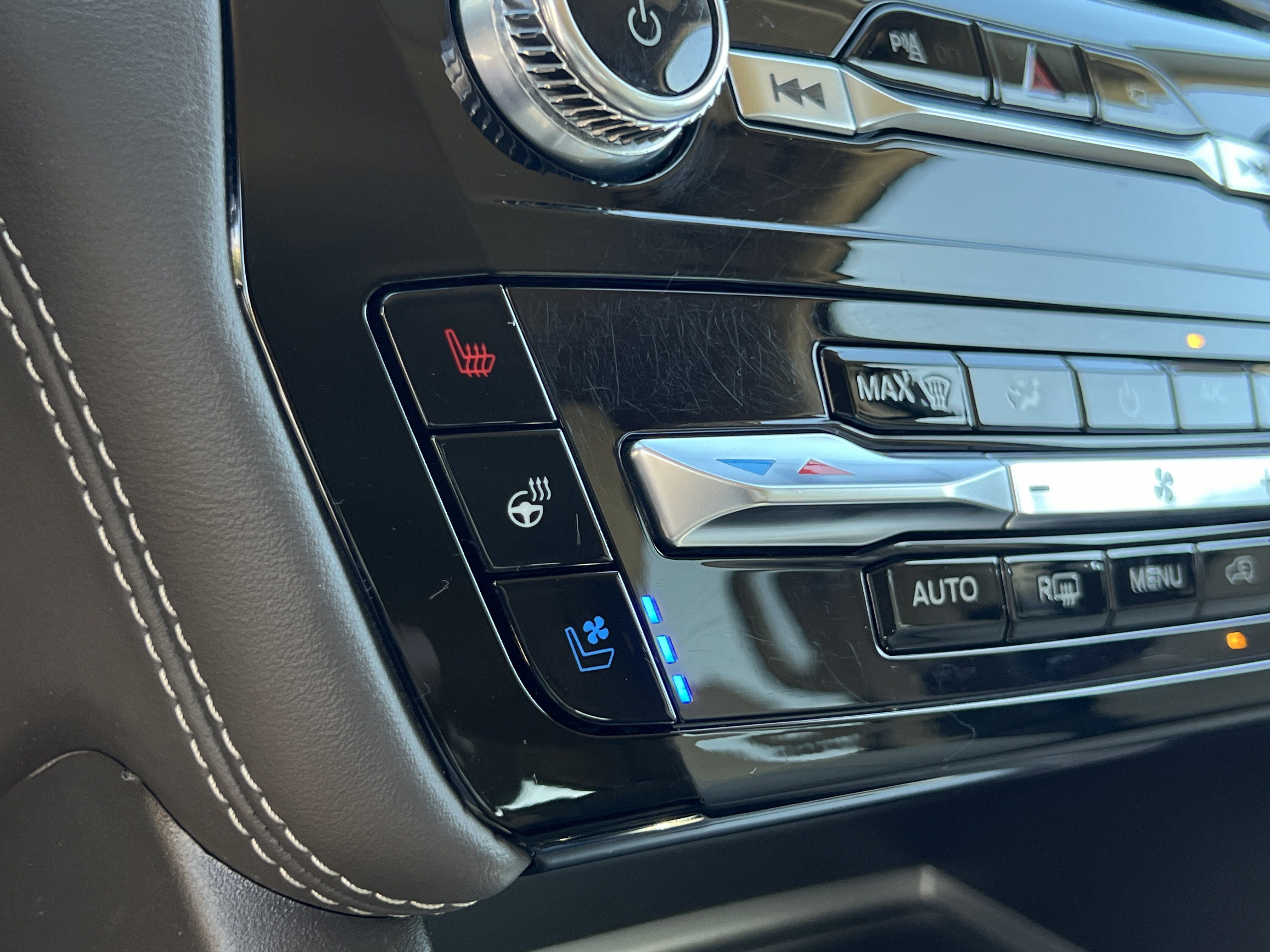 Used 2023 Ford Explorer Platinum w/ Technology Package image 28