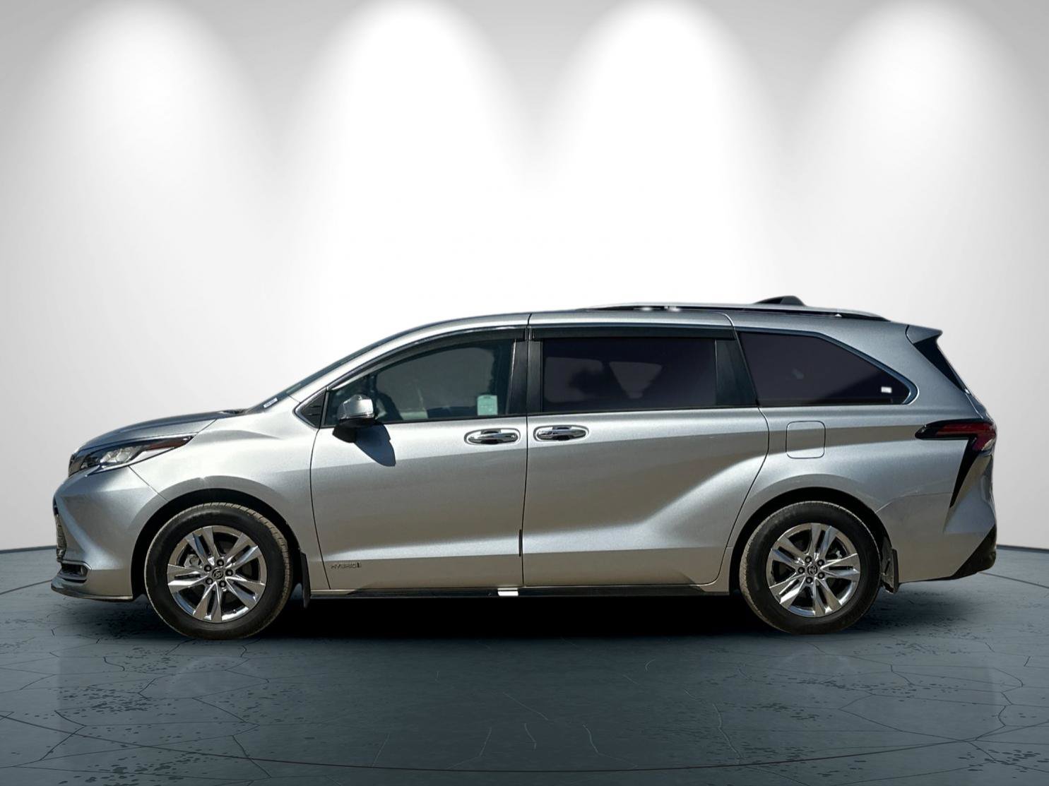 Used 2021 Toyota Sienna Limited FWD image 7
