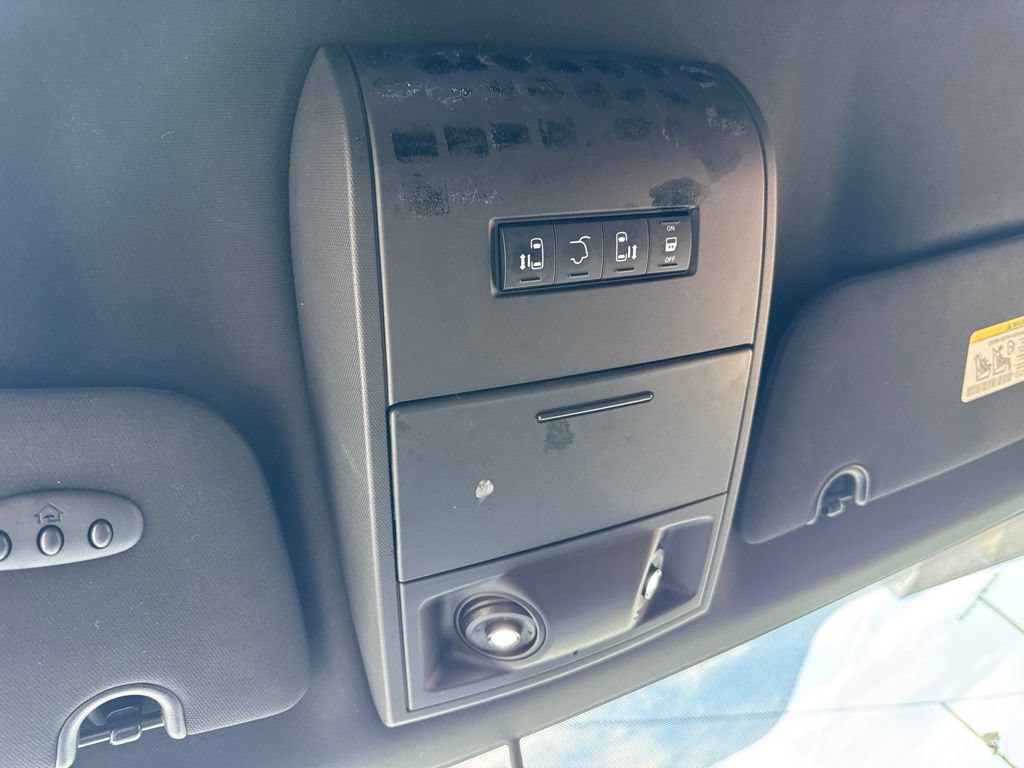 Used 2018 Dodge Grand Caravan GT FWD image 18
