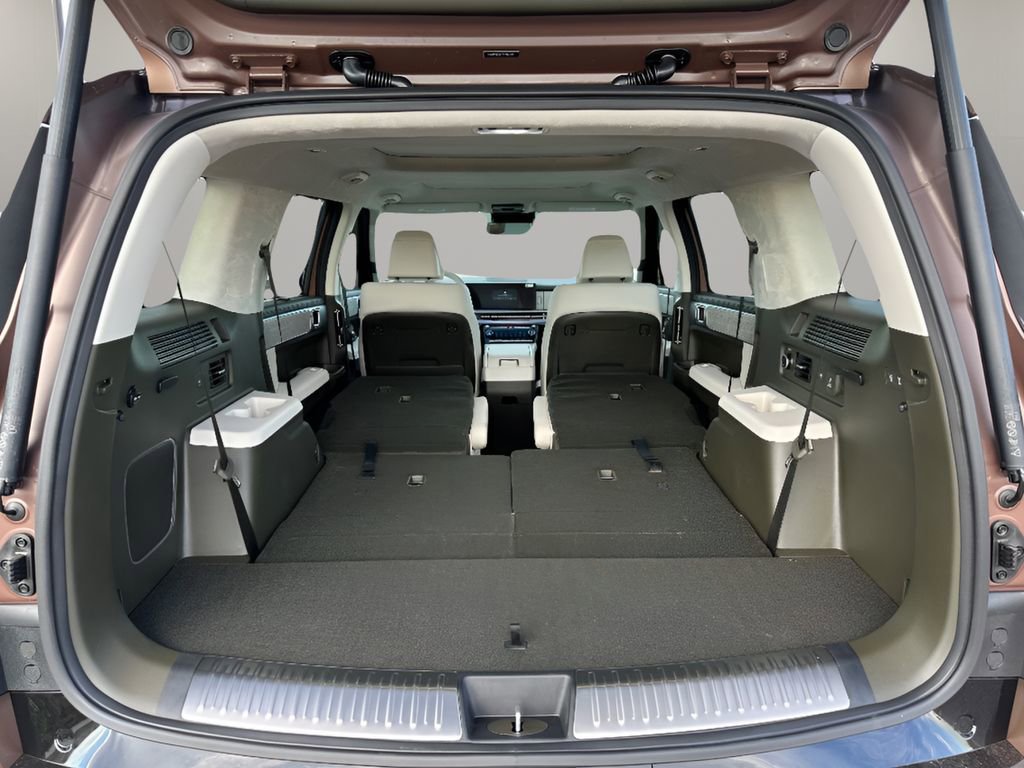 Used 2025 Hyundai Santa Fe Calligraphy image 9