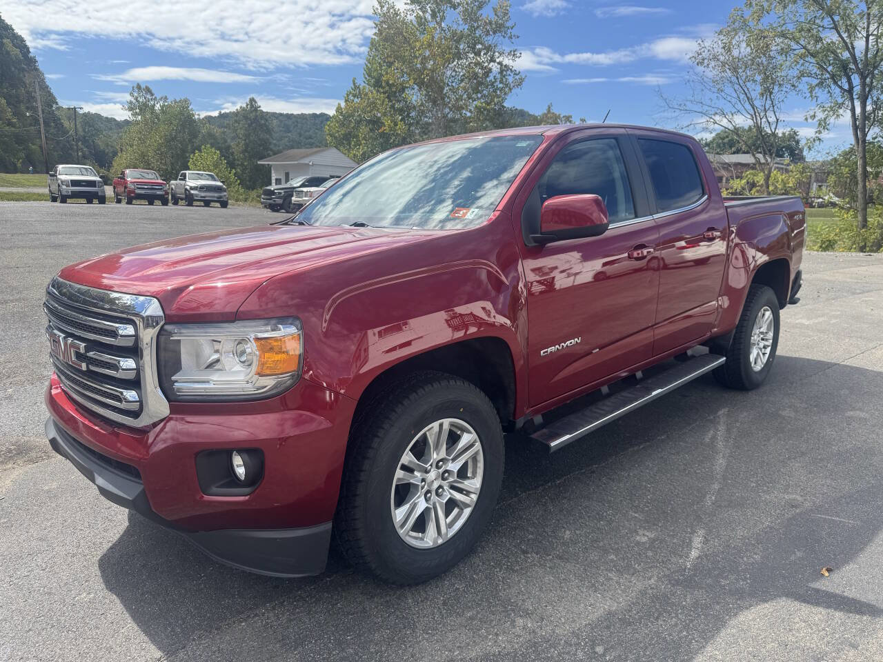 Used 2020 GMC Canyon SLE w/ SLE Convenience Package image 1