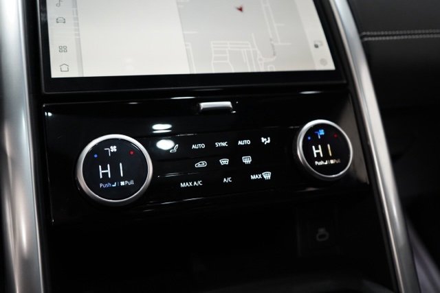 Used 2024 Land Rover Discovery Dynamic SE image 27