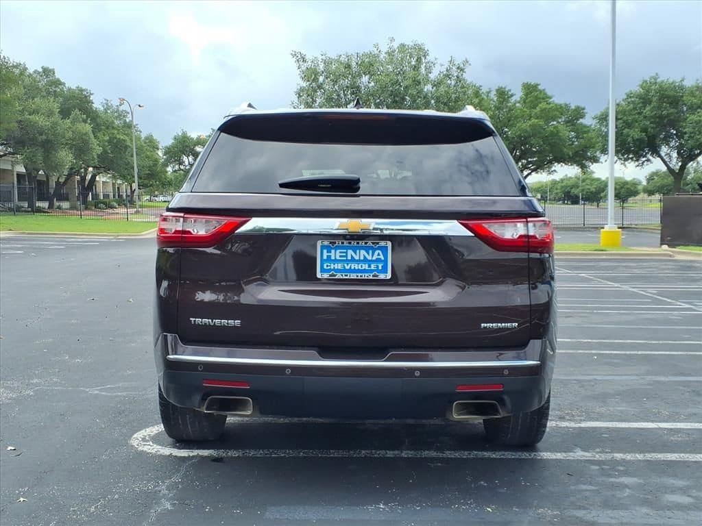 Used 2021 Chevrolet Traverse Premier FWD image 6