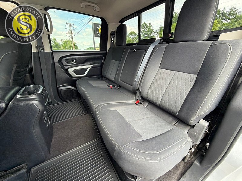 Used 2019 Nissan Titan SV w/ SV Convenience Package AWD/4WD image 14