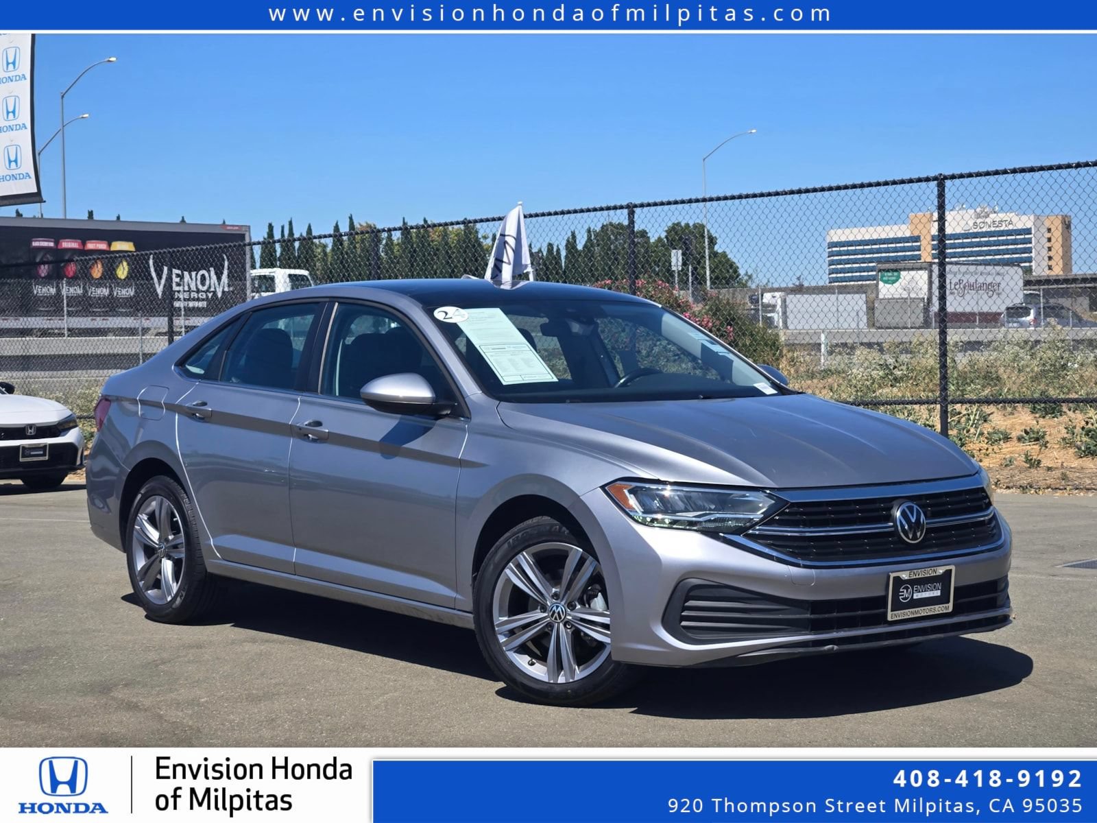 Used 2024 Volkswagen Jetta SE FWD image 1