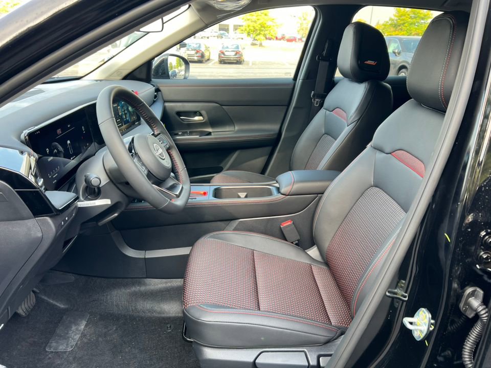 New 2026 Nissan Kicks SR w/ SR Premium Package AWD/4WD image 4