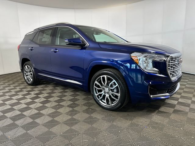 Used 2023 GMC Terrain Denali w/ Denali Premium Package image 2