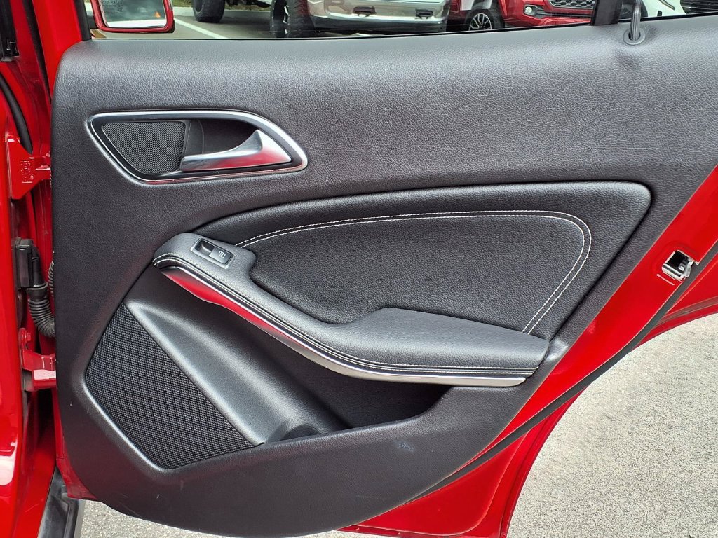 Used 2020 Mercedes-Benz GLA 250 4MATIC image 15