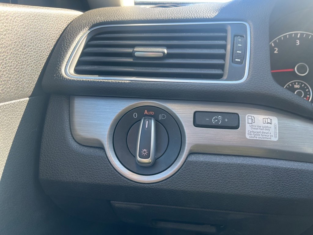 Used 2014 Volkswagen Passat TDI SE image 20