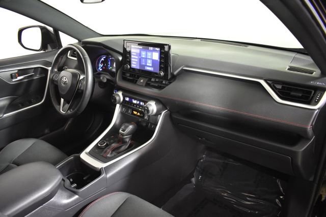 Used 2022 Toyota RAV4 SE w/ Weather & Moonroof Package AWD/4WD image 35