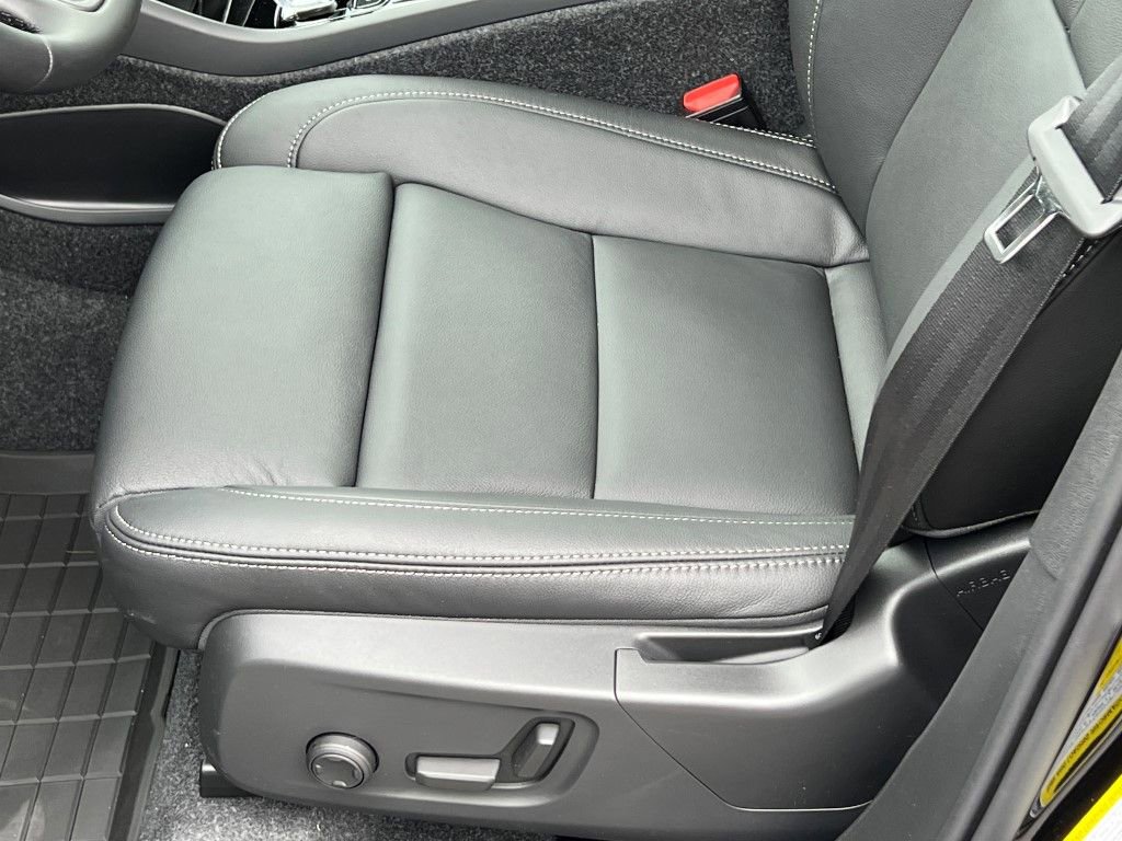 New 2026 Volvo XC40 B5 Ultra w/ Protection Package Premier image 17