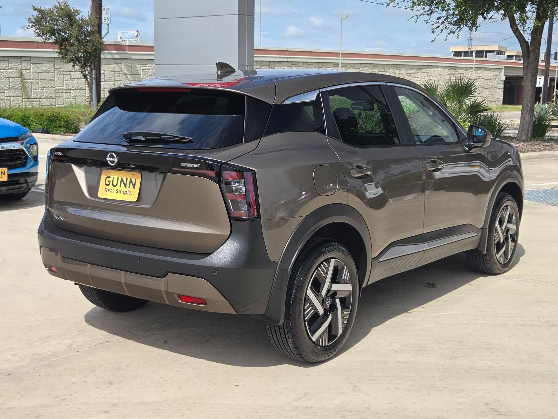 Certified 2025 Nissan Kicks SV FWD image 3