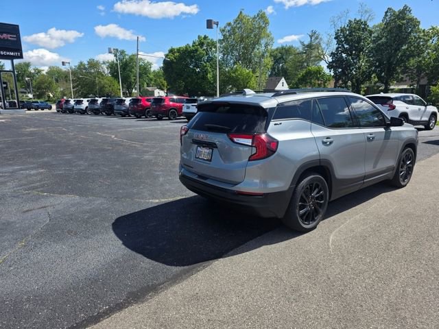 Used 2023 GMC Terrain SLT w/ Elevation Edition FWD image 3