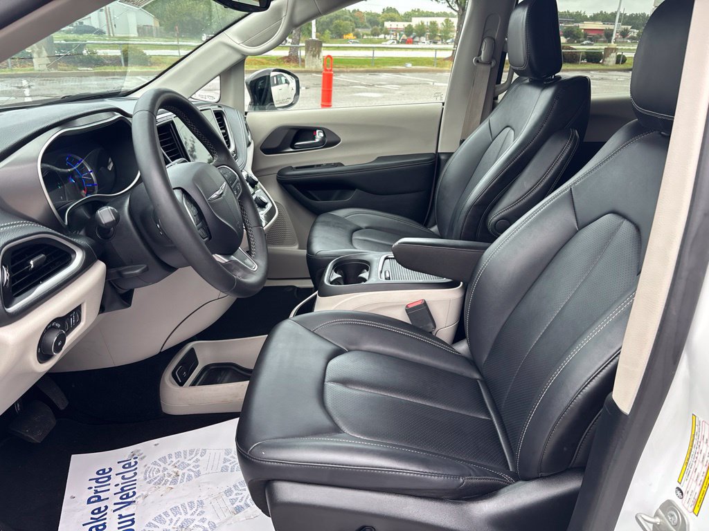 Used 2024 Chrysler Pacifica Limited FWD image 30