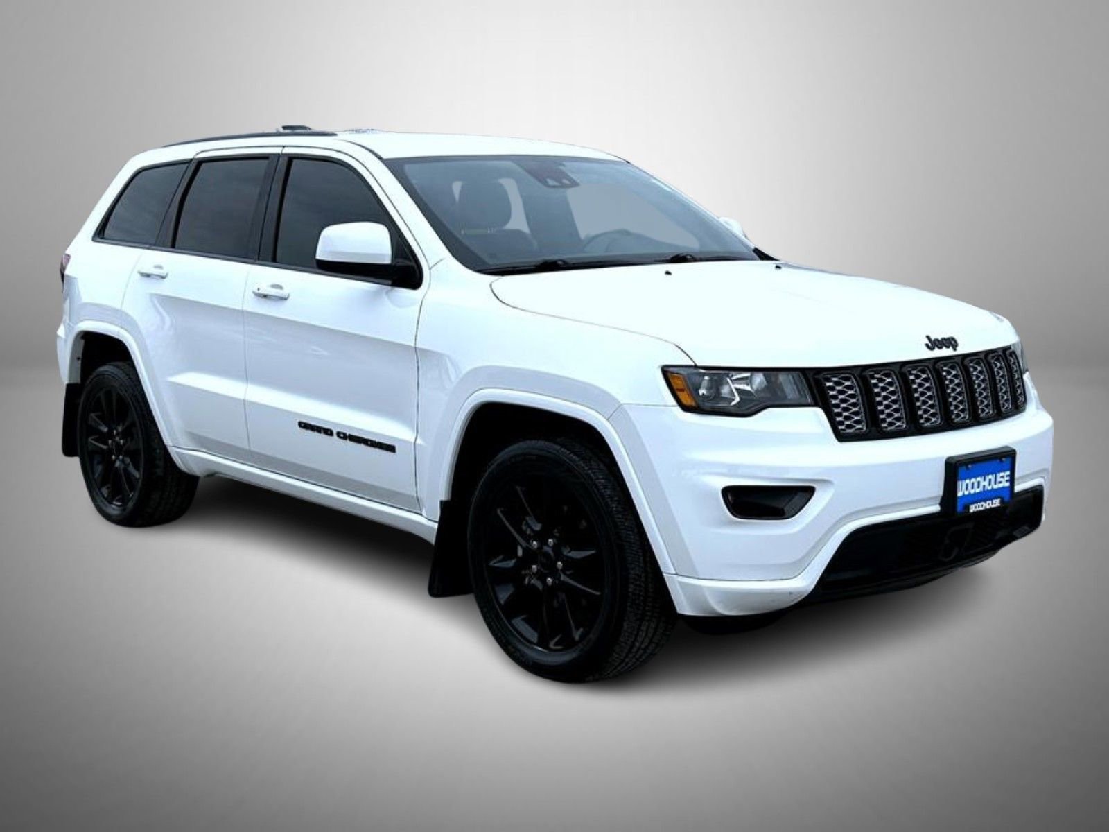 Used 2020 Jeep Grand Cherokee Altitude image 3