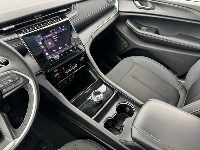 Used 2023 Jeep Grand Cherokee Laredo image 18