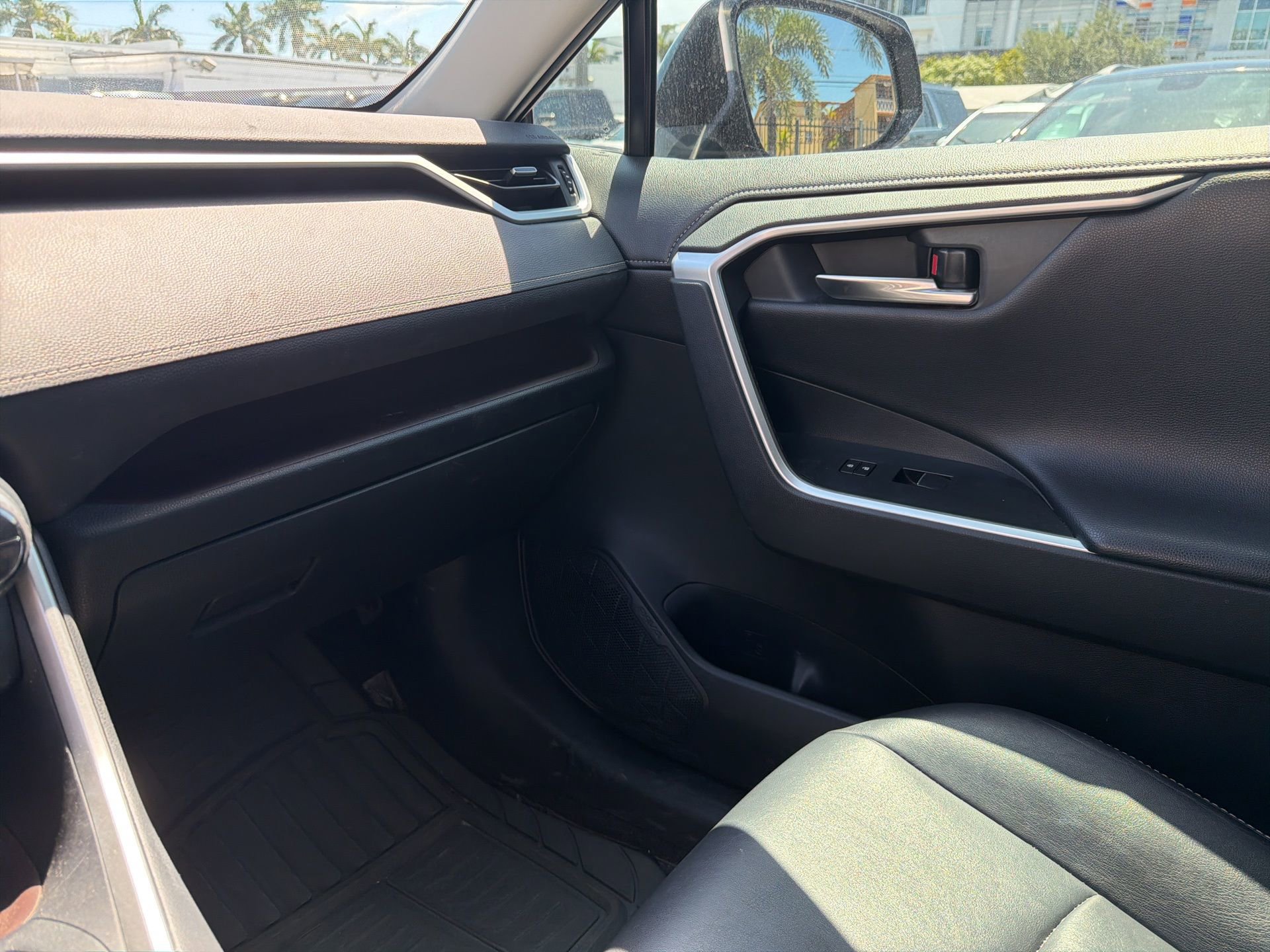 Used 2019 Toyota RAV4 Limited FWD image 25