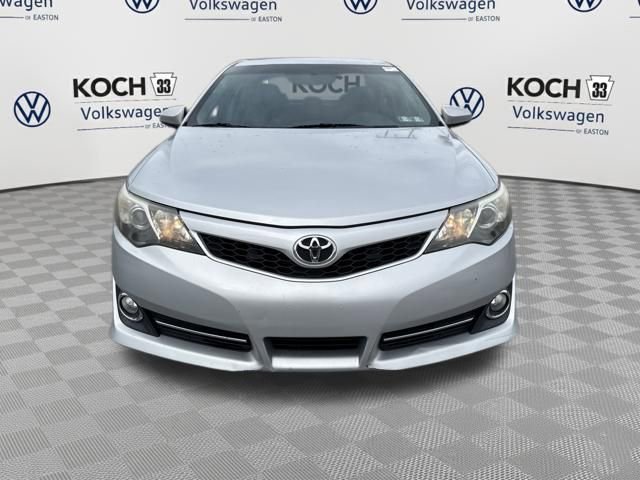 Used 2012 Toyota Camry SE w/ Leather Pkg image 2