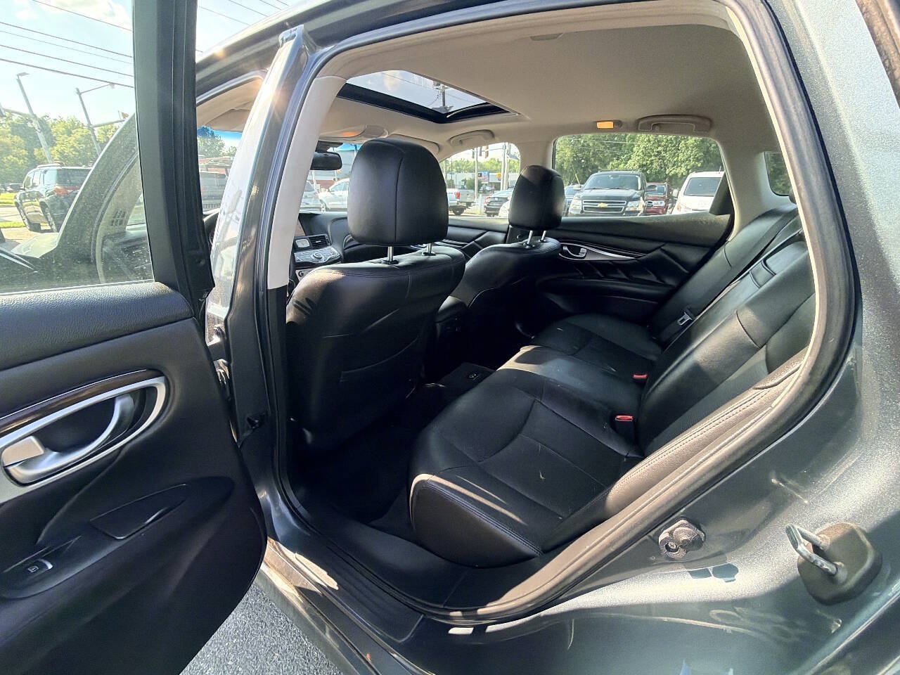 Used 2011 INFINITI M37 x w/ Premium Pkg AWD/4WD image 39