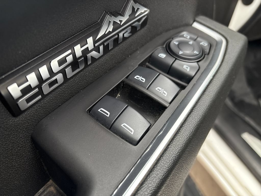 Used 2025 Chevrolet Silverado 1500 High Country AWD/4WD image 16