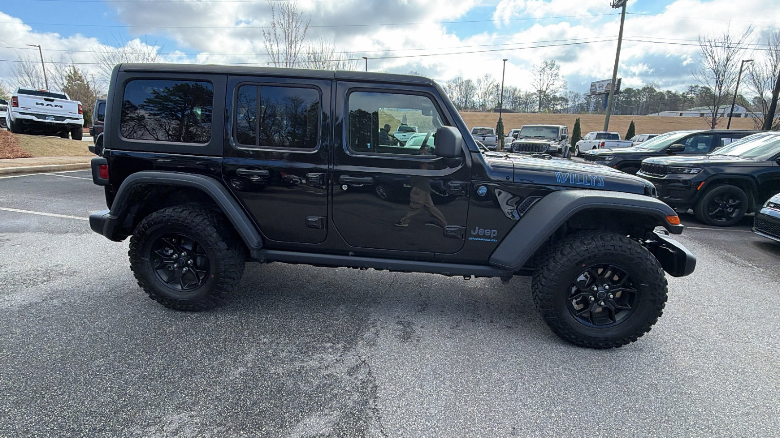 Used 2025 Jeep Wrangler Willys 4xe image 7