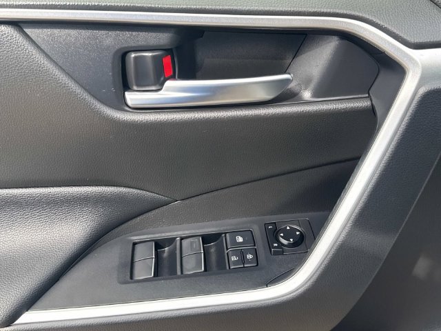 Used 2020 Toyota RAV4 XLE Premium FWD image 25