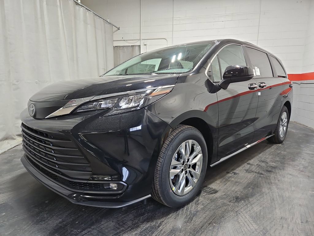 New 2026 Toyota Sienna XLE image 3