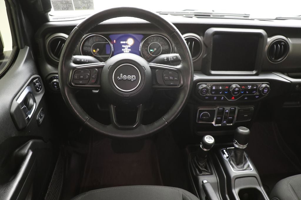 Used 2022 Jeep Gladiator Willys AWD/4WD image 11
