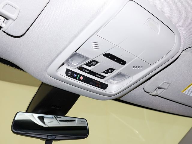Used 2021 Buick Enclave Avenir w/ Avenir Technology Package AWD/4WD image 25