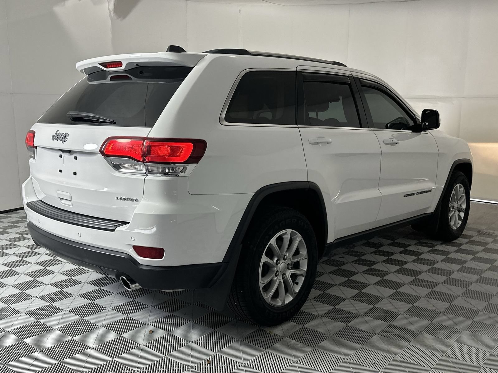 Used 2021 Jeep Grand Cherokee Laredo RWD image 8