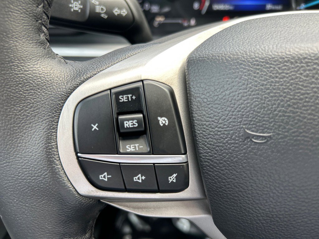 Used 2022 Ford Explorer XLT image 26